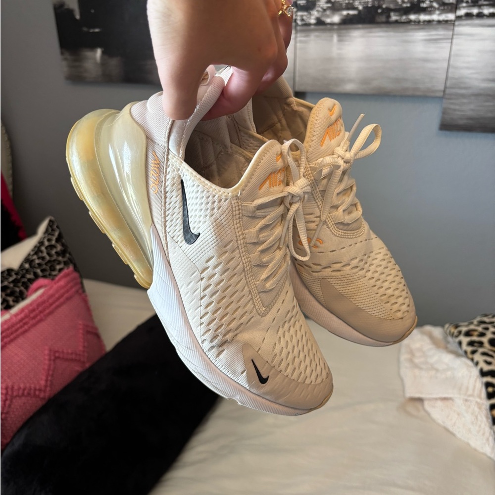 Nike women air270